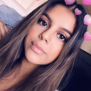 Meet your Posher, Rebeca